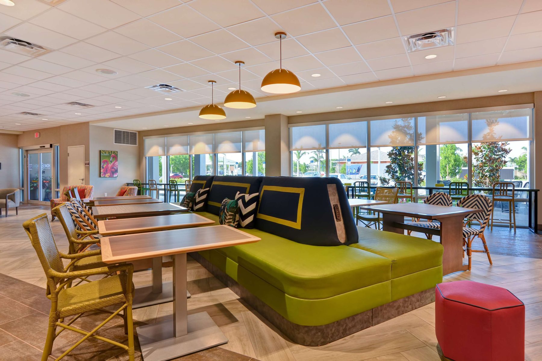 Breakfast and lounge seating area